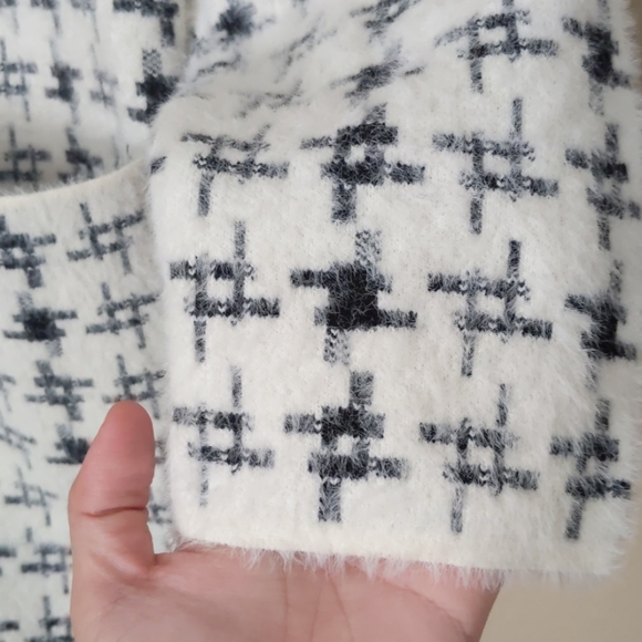 Brand new coat - Picture 3 of 4